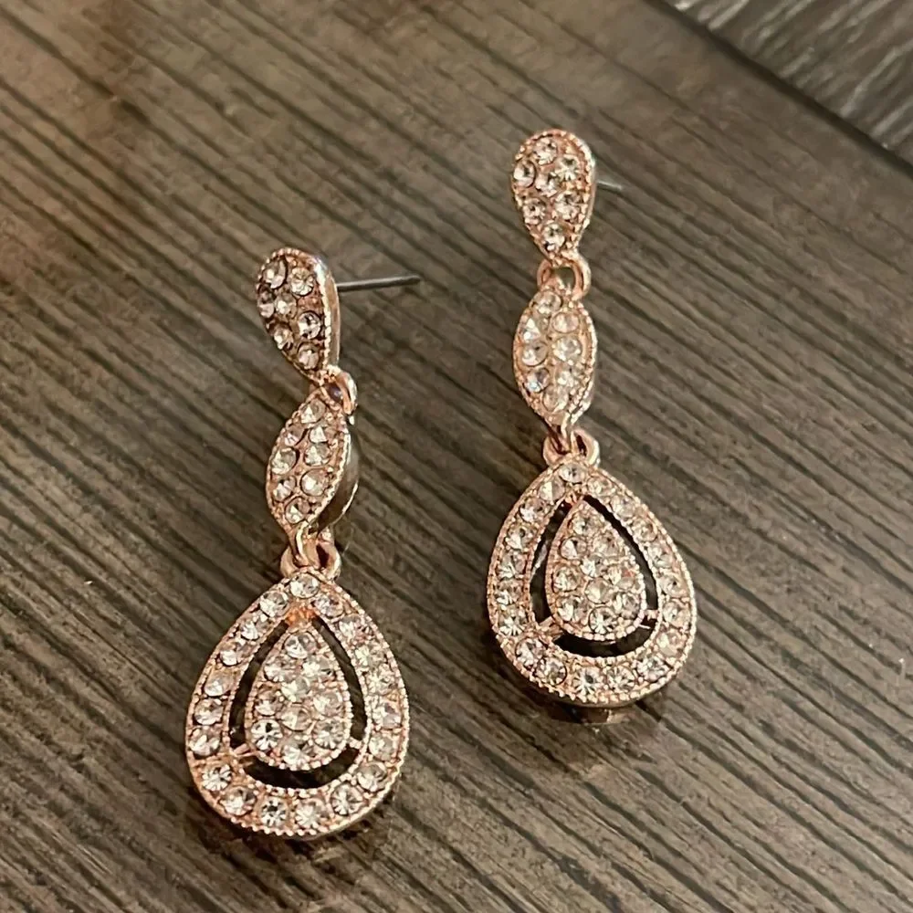 Vintage Style Rose Gold Colored Drop Earrings Rhinestone Dangle Earrings